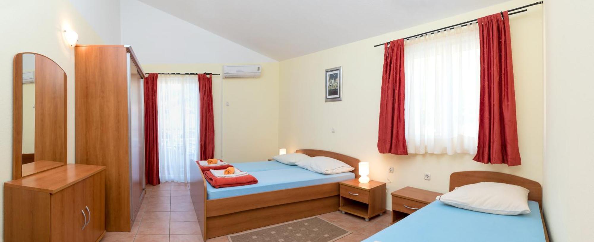 Apartments Vila Adrijana & Fitness Studio Wolf Bv Baška Voda Exterior foto