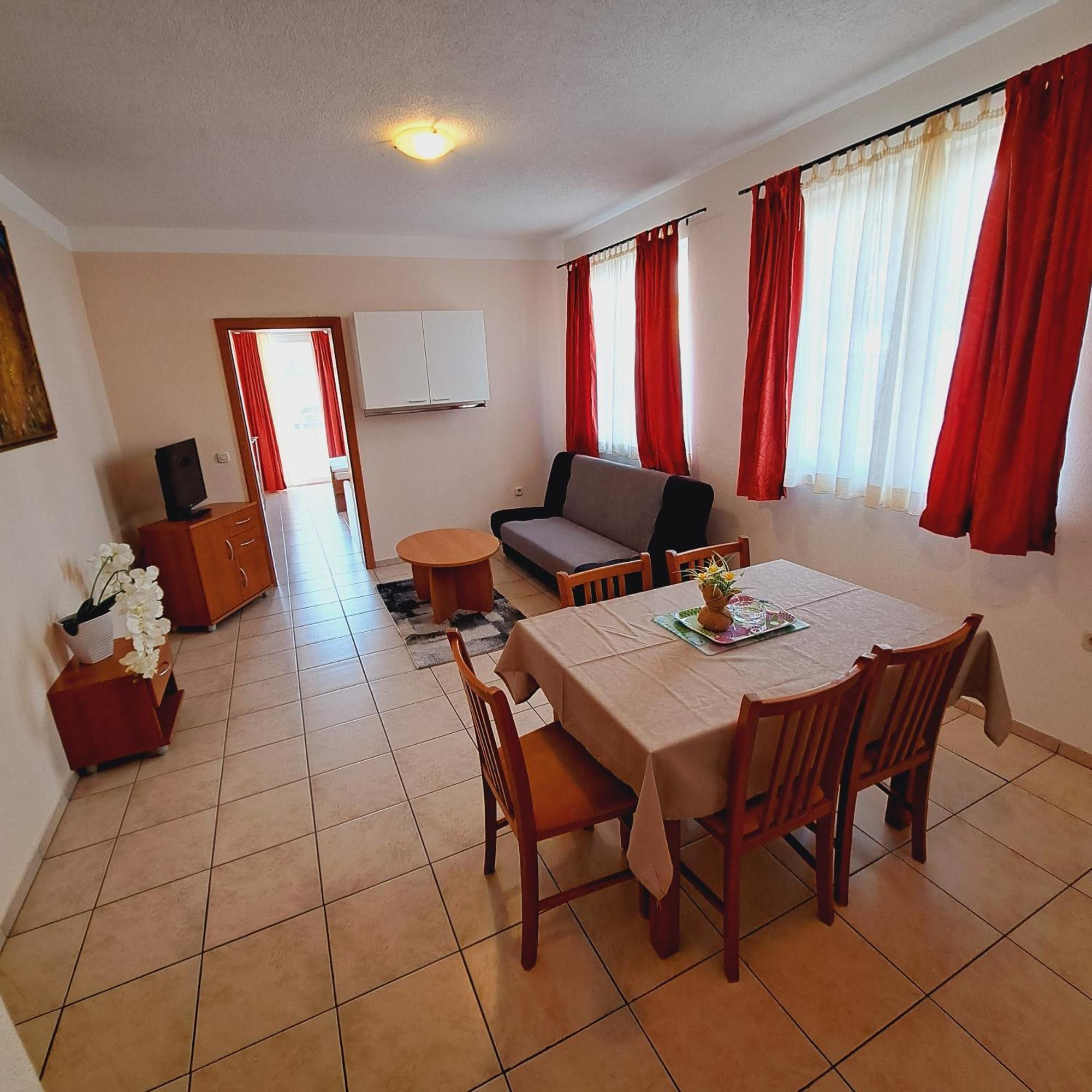 Apartments Vila Adrijana & Fitness Studio Wolf Bv Baška Voda Zimmer foto