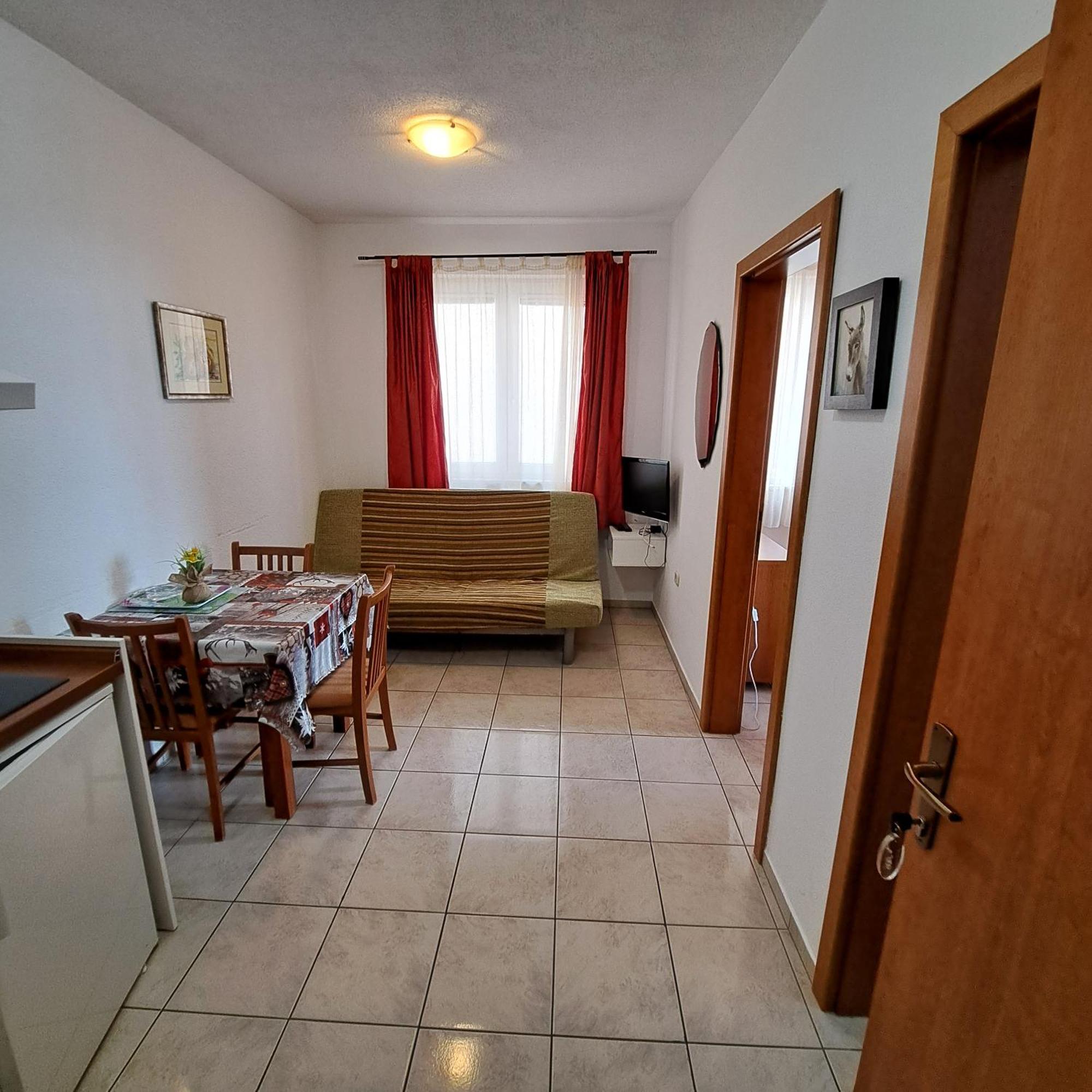 Apartments Vila Adrijana & Fitness Studio Wolf Bv Baška Voda Zimmer foto